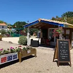 Campingplads Spacieux Avec Terrasse, 3 Chambres, Pour 6 Personnes - Api-1-52-357 Vendays-Montalivet