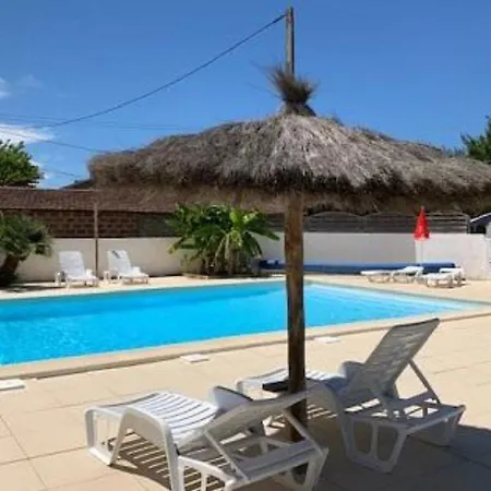 Campingplads Spacieux Avec Terrasse, 3 Chambres, Pour 6 Personnes - Api-1-52-357 Vendays-Montalivet