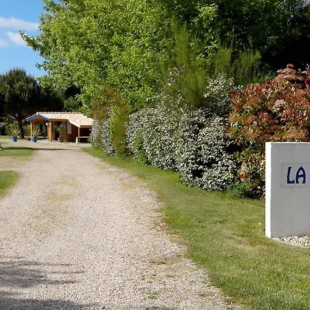 Spacieux Avec Terrasse, 3 Chambres, Pour 6 Personnes - Api-1-52-357 *