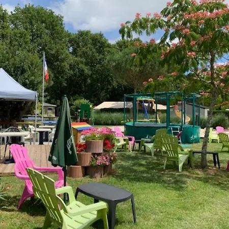 Campingplads Spacieux Avec Terrasse, 3 Chambres, Pour 6 Personnes - Api-1-52-357 Vendays-Montalivet